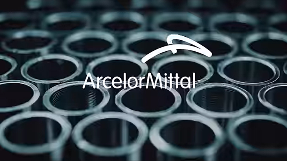 Tubos metálicos com logotipo ArcelorMittal