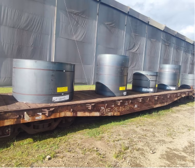 Vagões em linha ferroviária