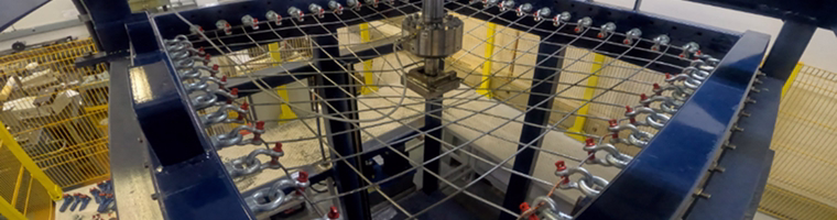 Estrutura metálica com telas