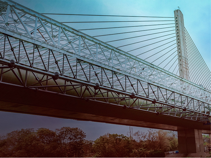 Ponte metálica de grande porte