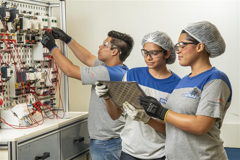 Jovem Aprendiz: processo seletivo abre inscrições para 60 vagas na ArcelorMittal