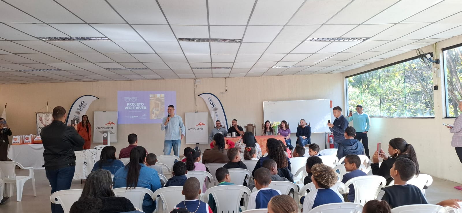 Projeto leva saúde visual a cerca  de 50 estudantes da rede pública de Sabará