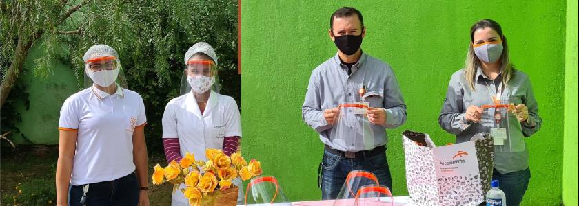 ArcelorMittal faz doação de protetores faciais para comunidades do entorno